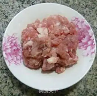 Make Tea mushroom pork dumplings step 1