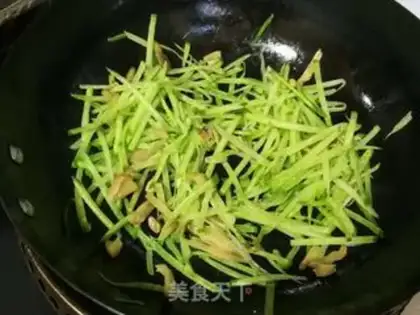 Make Squeeze radish and egg soup step 2