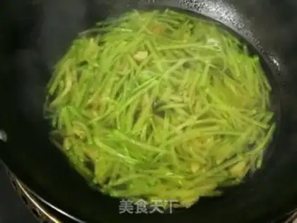 Make Squeeze radish and egg soup step 3