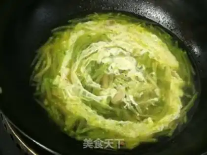 Make Squeeze radish and egg soup step 4