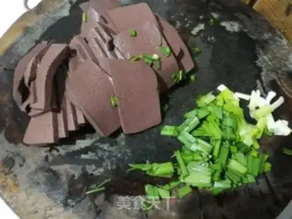 Make Garlic seeded duck blood step 0
