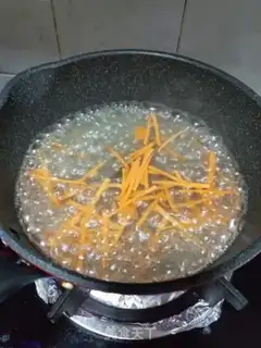 Make Bamboo sausage soup step 3