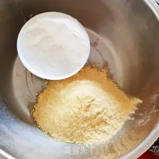 Make Eggs with nuts step 0