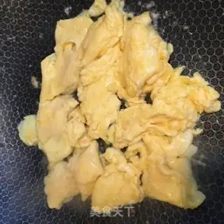 Make Scrambled eggs step 2