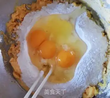 Make Eggs with nuts step 2