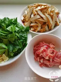 Make Celery fried beans step 1