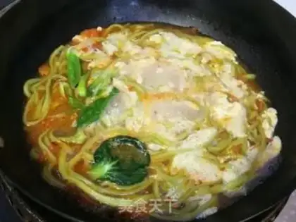 Make Tomato egg and spinach noodles step 7