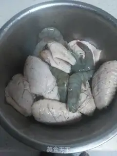 Make Chicken-fly shrimp, three-juice pan step 3
