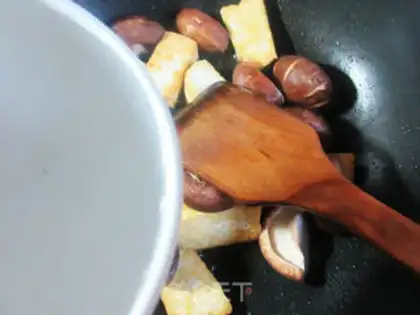 Make The mushrooms burn old tofu step 4