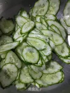 Make cucumber egg soup step 0