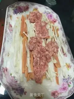 Make A fan of golden mushrooms and ham step 0