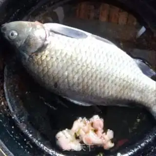 Make A bowl of fish soup step 2