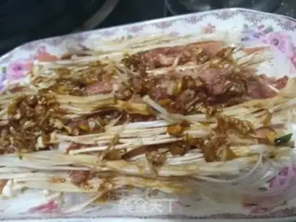 Make A fan of golden mushrooms and ham step 4
