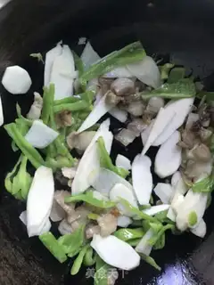 Make Five flowers and a small slice of the mountain step 1