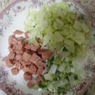Make Squeeze eggs and fried rice step 1