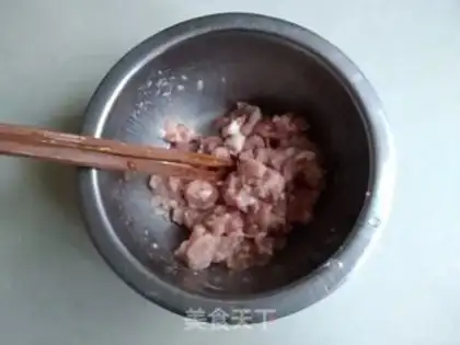 Make One person eats eggs and meatloaf step 2