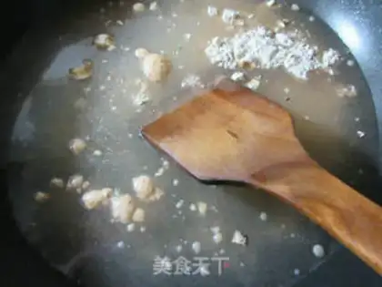 Make A sour, spicy beef fan soup step 1