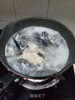 Make Roast chicken stew with ginseng date step 1