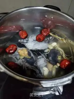 Make Roast chicken stew with ginseng date step 2