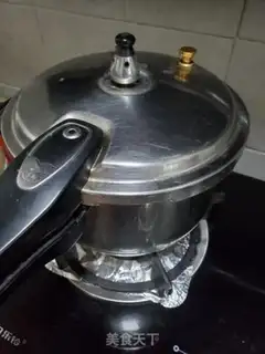 Make Roast chicken stew with ginseng date step 3