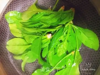Make Spinach omelet soup step 2