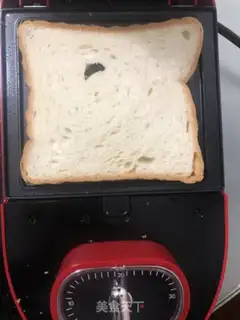Make Ham egg sandwich step 3