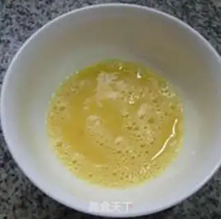 Make The ridge of a souffle pig step 1