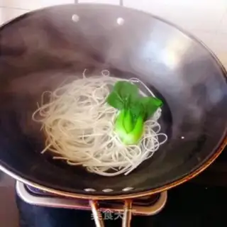 Make Tomato egg noodles step 6