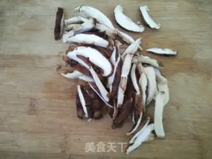 Make Soybean mushroom noodles step 1