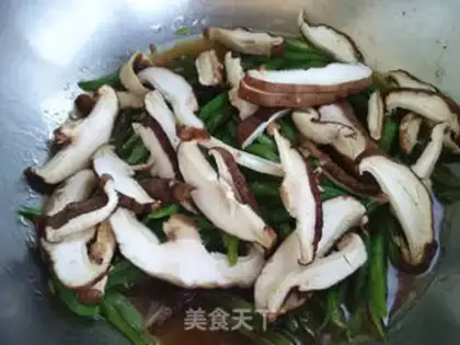 Make Soybean mushroom noodles step 4