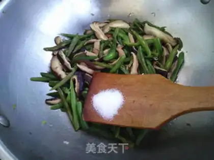 Make Soybean mushroom noodles step 5