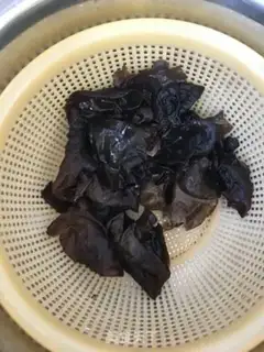 Make Cream eggs, meat dumplings step 1