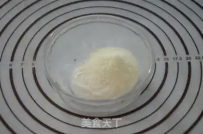Make Scrambled egg soybeans step 1