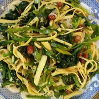Make Spicy spinach step 6