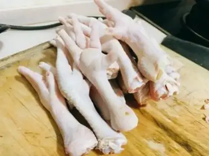 Make Hot chicken claws with red lemon step 0