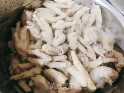 Make Hot chicken claws with red lemon step 4