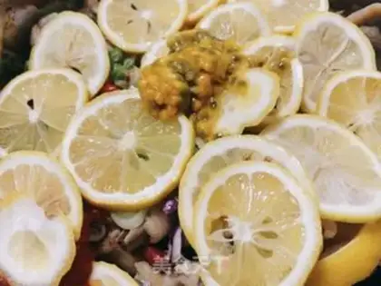 Make Hot chicken claws with red lemon step 7