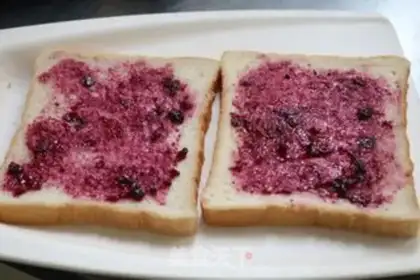 Make Blueberry sauce toast step 1