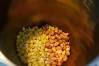 Make Peanut corn step 1