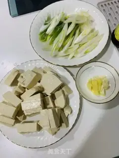 Make Onion fried tofu step 0