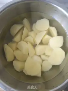 Make Tiger-skinned quail egg burning potatoes step 0