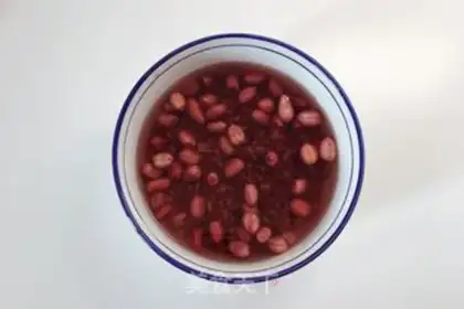 Make Red bean oatmeal step 1