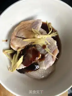 Make Golden mushrooms steam chicken wings step 2