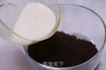 Make Cat and mouse cake step 2