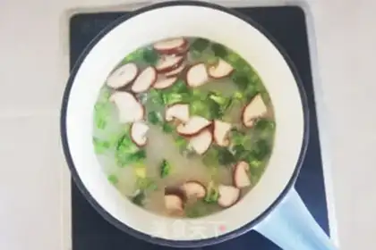 Make Eggs and green soup step 5
