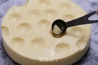 Make Cat and mouse cake step 11