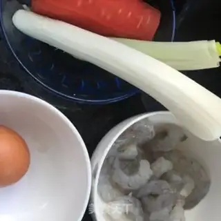 Make curry shrimp radish rice step 0