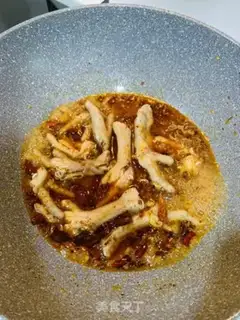 Make Spicy chicken claws step 1