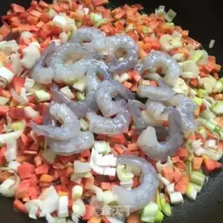 Make curry shrimp radish rice step 3