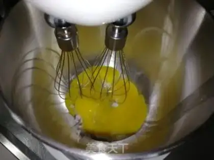 Make Six-inch cream cake step 1